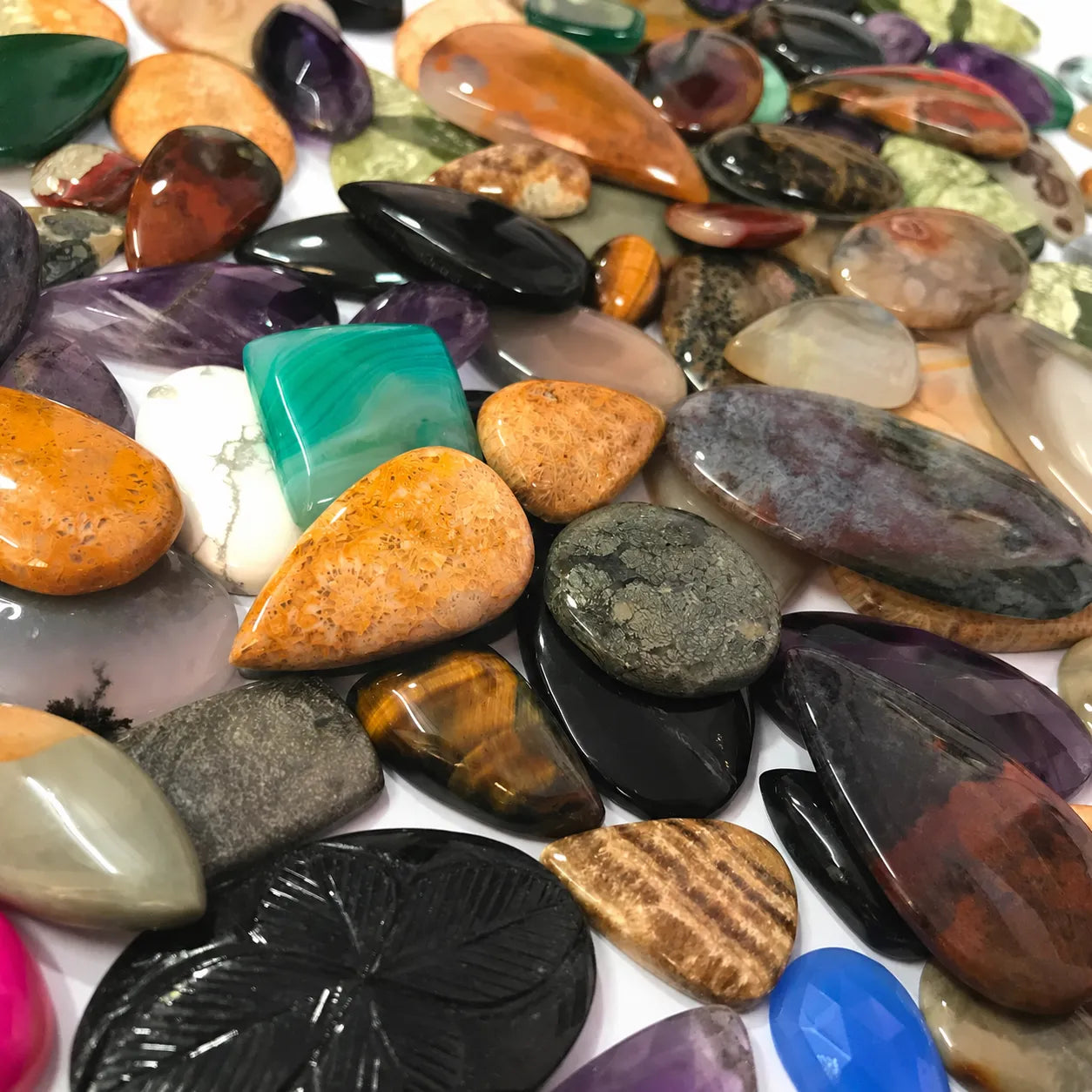 100–1000 Cts Mix Gemstone Cabochon Lot in Natural Colors – AAA Quality (2–30 Pieces) for jewelry makers and designers