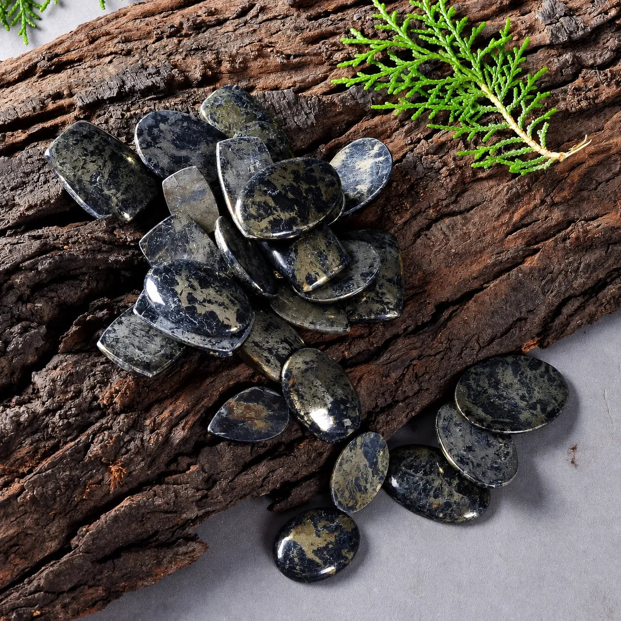 Natural Apache Gold Cabochon lot – Black & Gold Polished Gemstone (20–30 mm), 1–10 Pieces