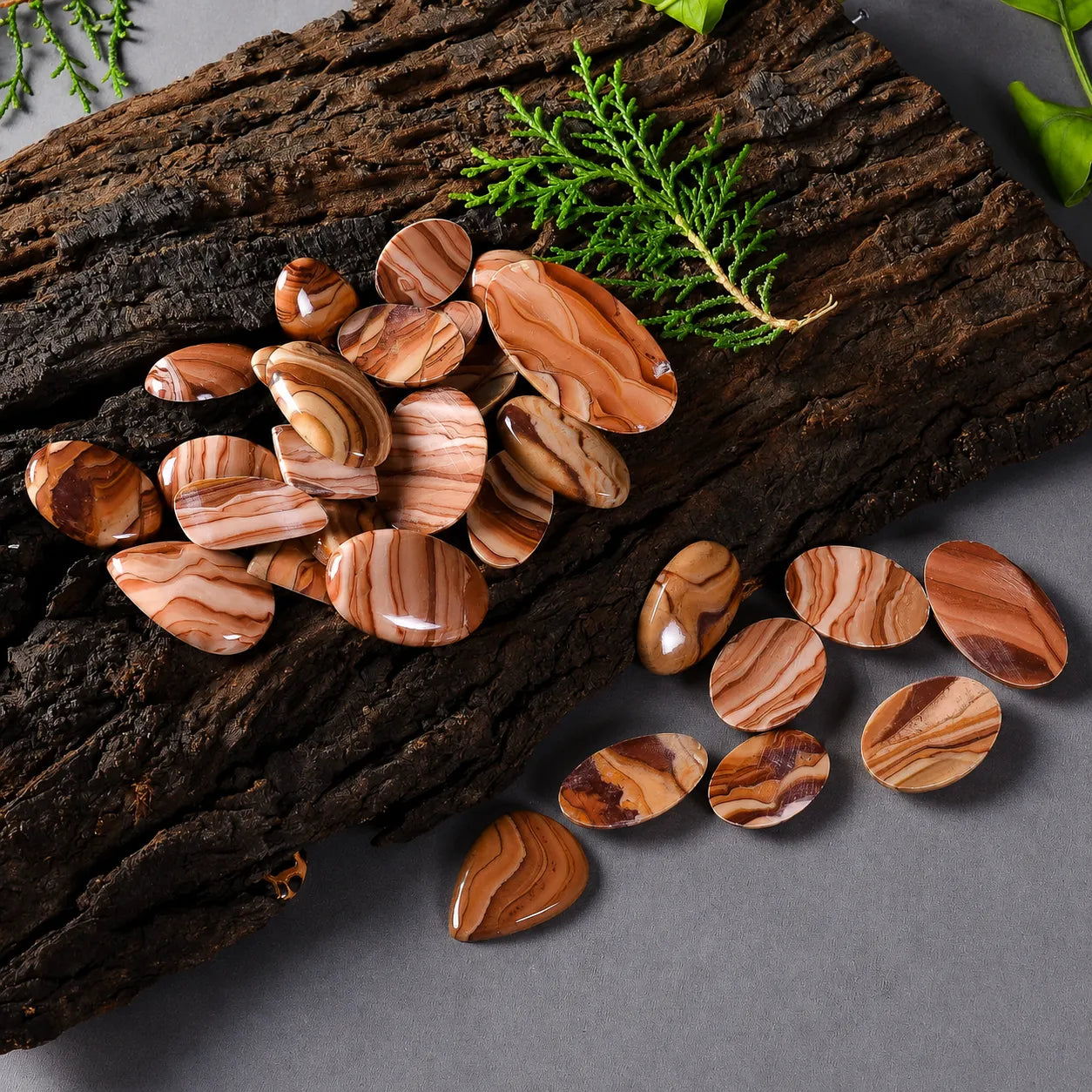 Wood Dolomite Cabochon (20–30 mm)