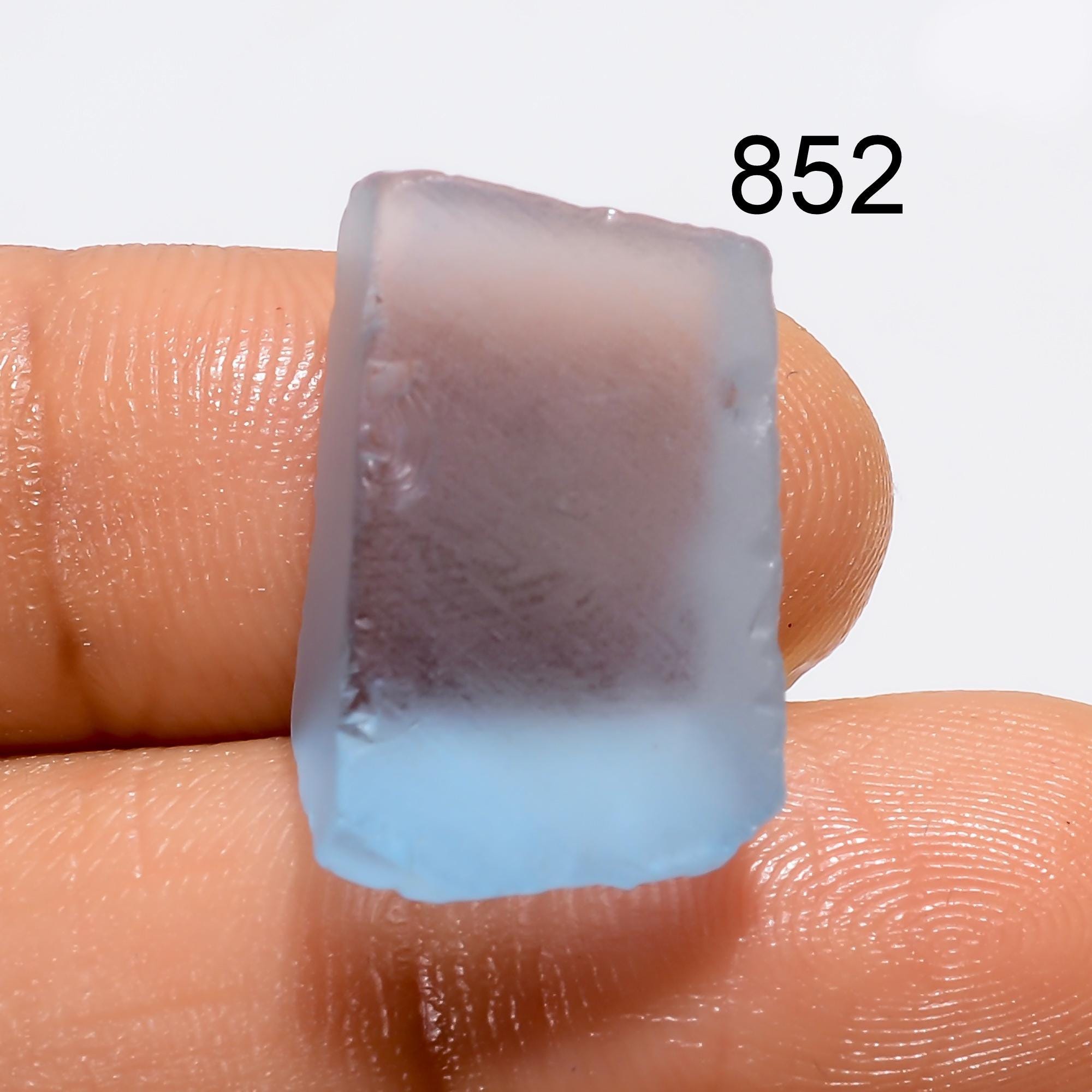 16.5 Cts to 28 Cts natural Sky Blue Topaz rough gemstone  (16.5 Cts to 28 Cts)